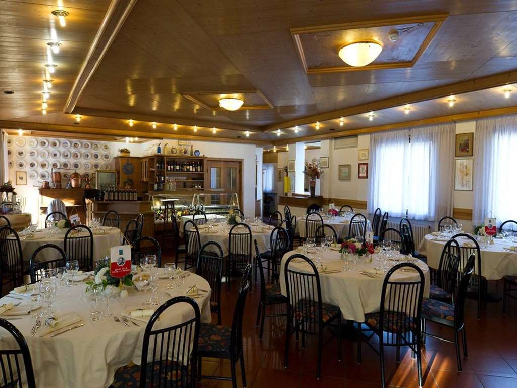 Hotel Ferrovia Calalzo di Cadore Restaurant bilde